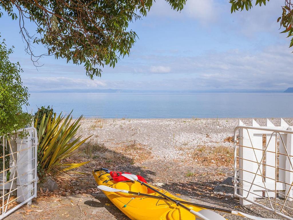 Lake Edge Cottage - Waitahanui Holiday Home Экстерьер фото