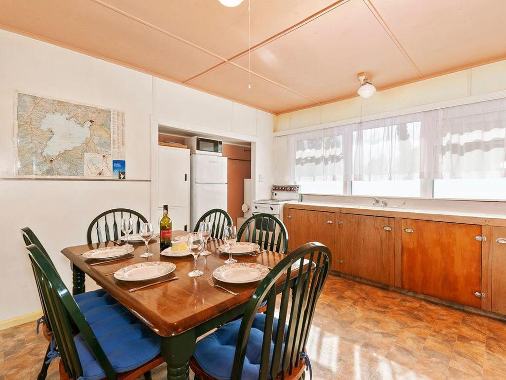 Lake Edge Cottage - Waitahanui Holiday Home Экстерьер фото