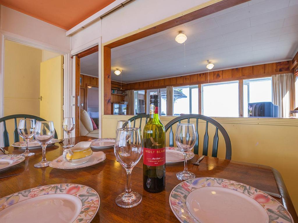 Lake Edge Cottage - Waitahanui Holiday Home Экстерьер фото